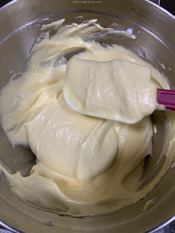 六寸#抹茶斑马纹酸奶戚风蛋糕的做法 步骤15