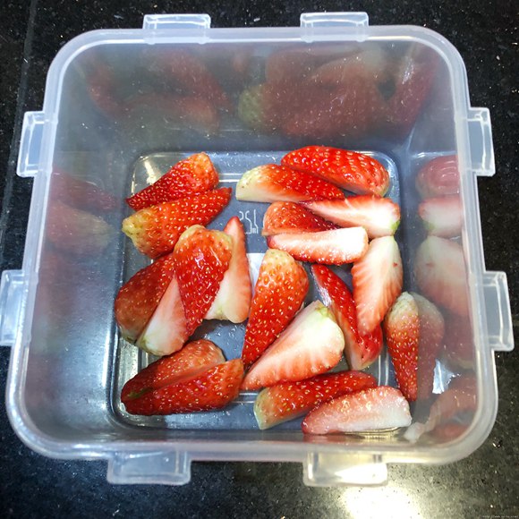 草莓椰奶小方的做法 步骤4