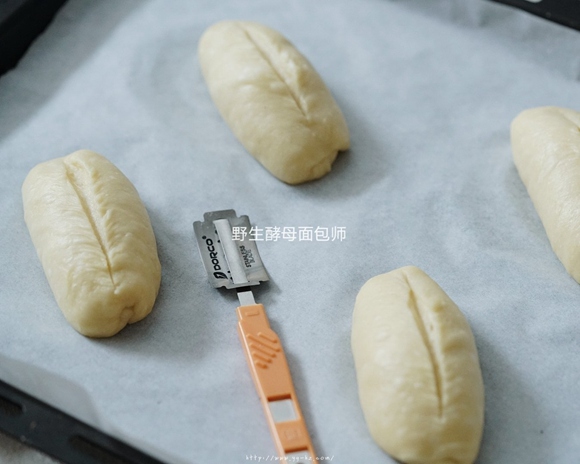 日式葱香芝士餐包的做法 步骤11