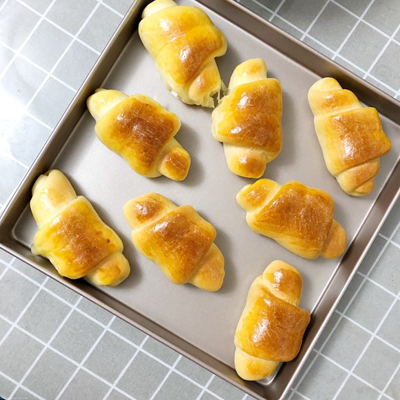 松软香甜的黄油面包卷-东菱烤箱&面包机食谱的做法 步骤19