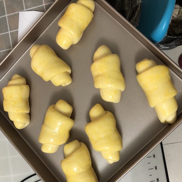 松软香甜的黄油面包卷-东菱烤箱&面包机食谱的做法 步骤17