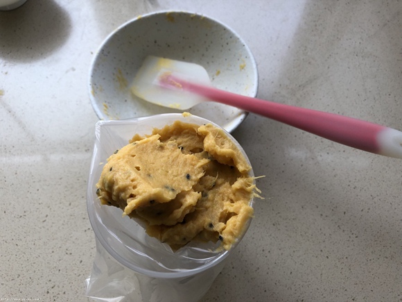 宝宝无糖甜品—无油红薯软曲奇的做法 步骤3