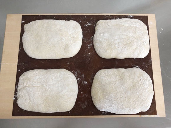 意大利恰巴塔面包的做法 步骤10