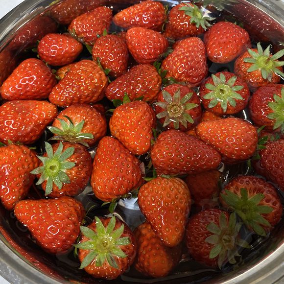 草莓布丁的做法 步骤1
