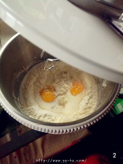 芝麻牛奶小面包（打蛋器烤箱版原创）的做法 步骤2