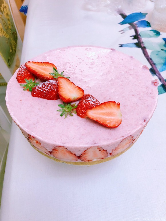 草莓慕斯蛋糕（8寸）的做法步骤图 - 君之博客|阳光烘站
