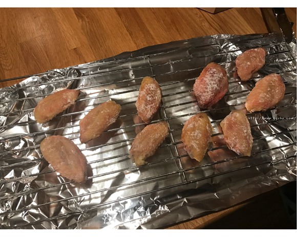 烤箱“炸”脆皮鸡翅的做法 步骤4