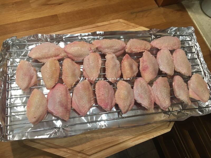 烤箱“炸”脆皮鸡翅的做法 步骤2