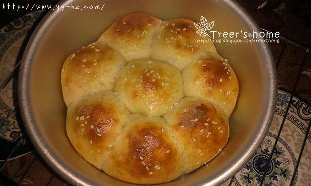 不含黄油的6寸莲蓉花型面包（处理中秋月饼的好方法）的做法 步骤6
