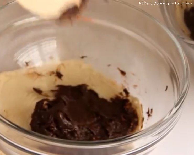三色巧克力磅蛋糕材料简单 快速的做法 步骤4