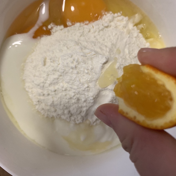 超简单的酸奶蛋糕（何炅版）的做法 步骤5
