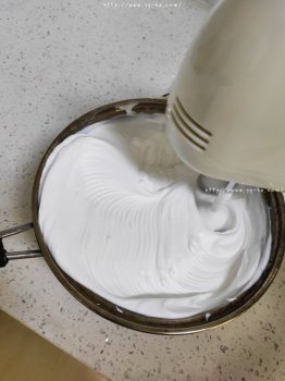 如何打发奶油＝奶油打发全过程的做法步骤图