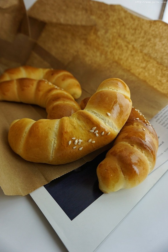 Brioche是一款法式经典面包，它的口感介于面包和蛋糕之间