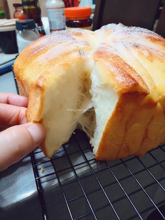 【手撕面包】面包自己在家做，平底锅或烤箱都可以，外焦里软，层次丰富_哔哩哔哩_bilibili