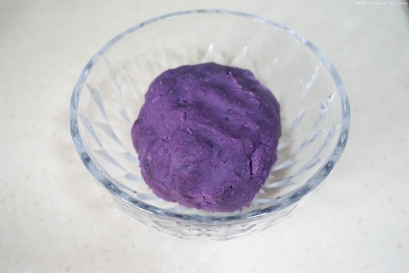 自制黄油版网红青团甜咸PK❗紫薯爆浆芝士、豆沙芝士、咸蛋黄肉松❗补钙又美味❗的做法 步骤4