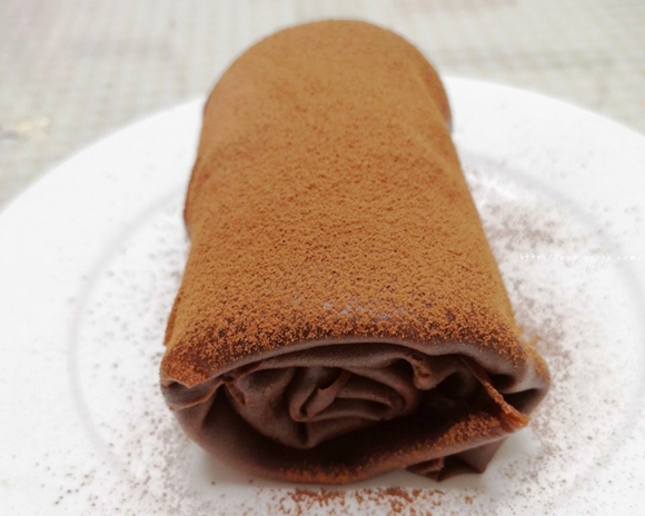 简单的千层卷，好吃到爆的巧克力毛巾卷，让烤箱休假的巧克力卷的做法 步骤10