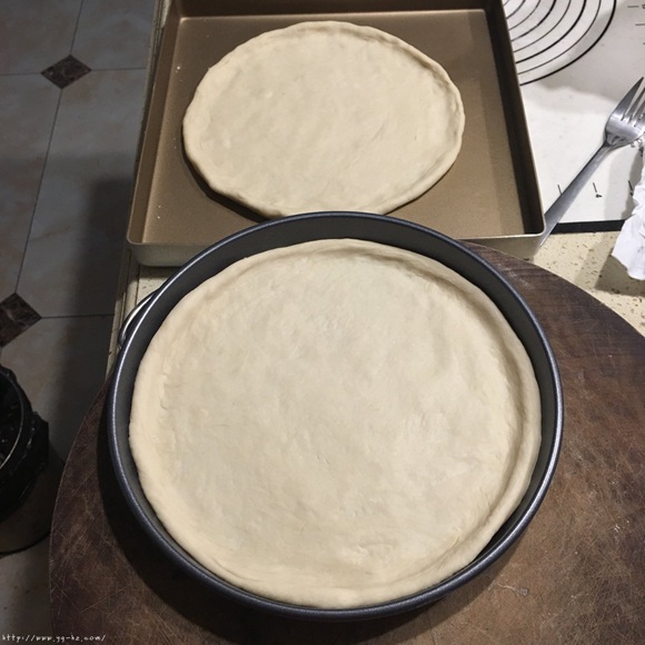 超简单9寸披萨皮（2个）的制作的做法 步骤4