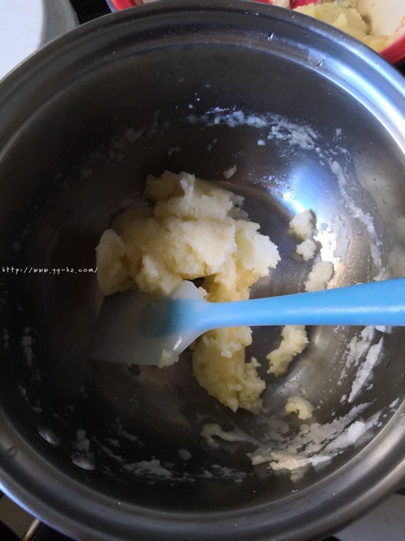 酥皮泡芙（8个小的，普通面粉，植物油）的做法 步骤3