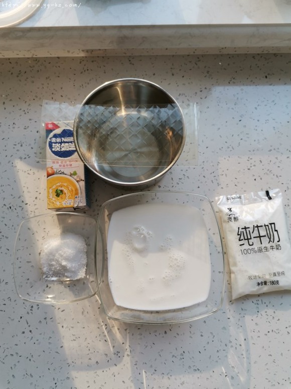 牛奶布丁（五分钟搞定）的做法 步骤1