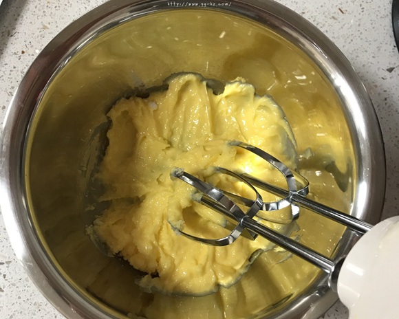 酥酥的黄油曲奇的做法 步骤2