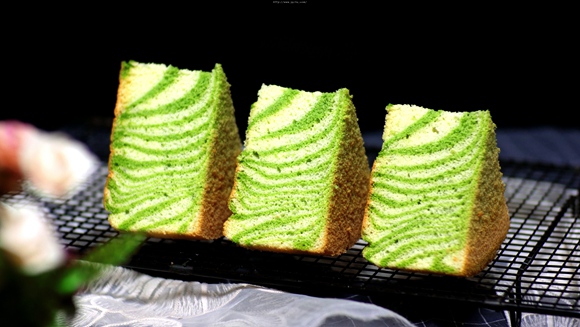 菠菜戚风蛋糕——天然的绿，不塌陷不回缩的做法 步骤13