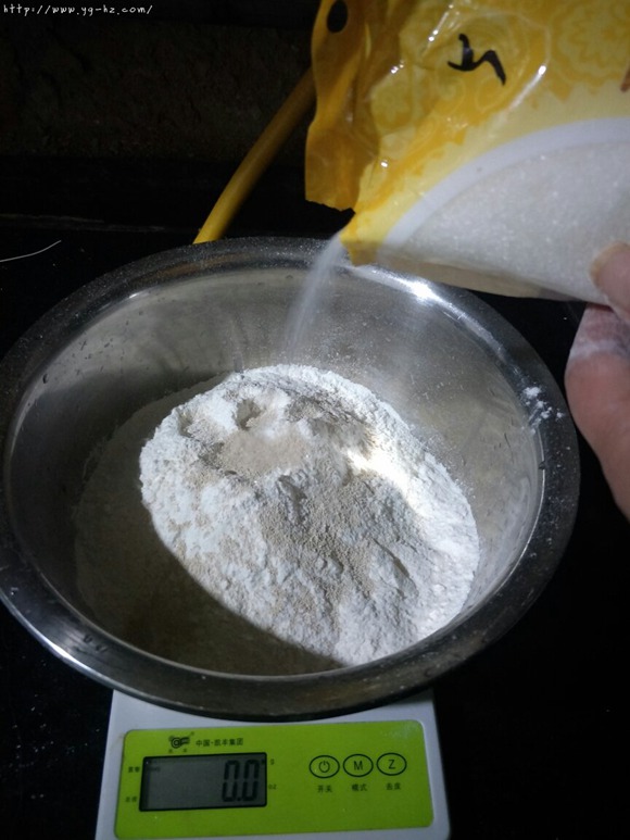 超软牛奶面包家庭简单版(不加黄油)的做法 步骤2
