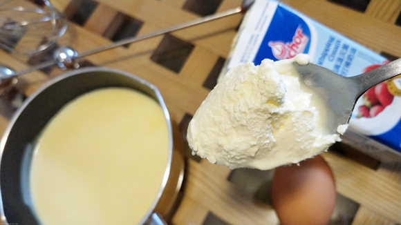 奶油布丁（冻伤淡奶油的补救办法）的做法 步骤1