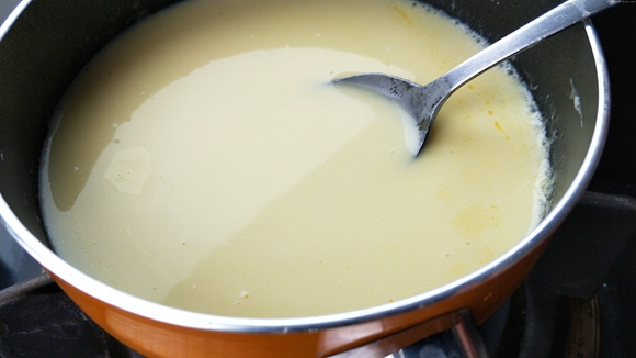奶油布丁（冻伤淡奶油的补救办法）的做法 步骤2