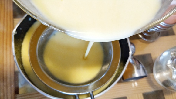 奶油布丁（冻伤淡奶油的补救办法）的做法 步骤7