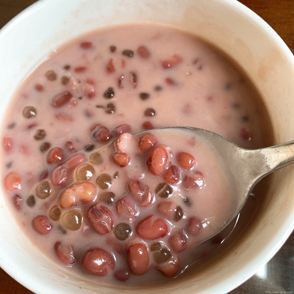 牛奶还能这样喝？挑战用红豆自制“红豆西米露”，做法简单又好吃 - 哔哩哔哩