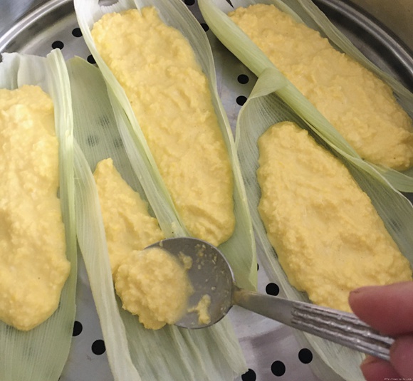 蒸鲜玉米糕一一玉米粑粑的做法 步骤9