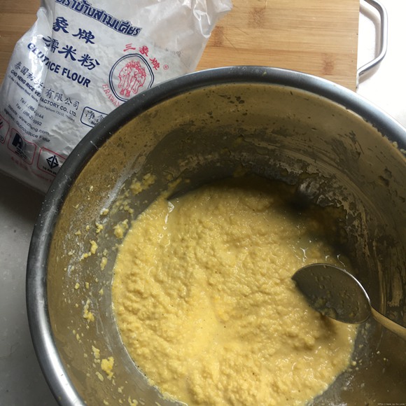 蒸鲜玉米糕一一玉米粑粑的做法 步骤8