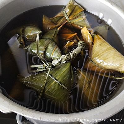 天然碱水粽——稻草灰酱肉粽的做法图解15