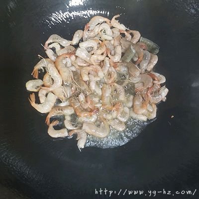 青椒炒河虾的做法图解4