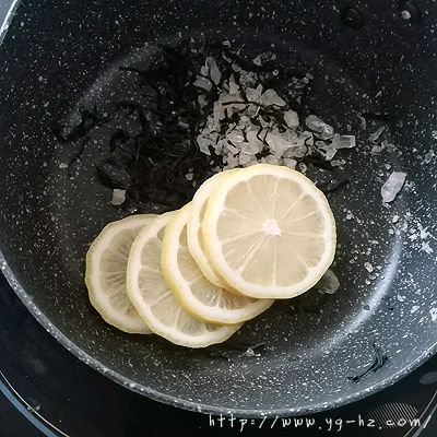 柠檬茶栋撞奶的做法图解2