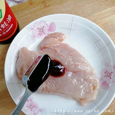 #刘畊宏女孩减脂饮食#无油版烤鸡胸肉减脂餐的做法图解3