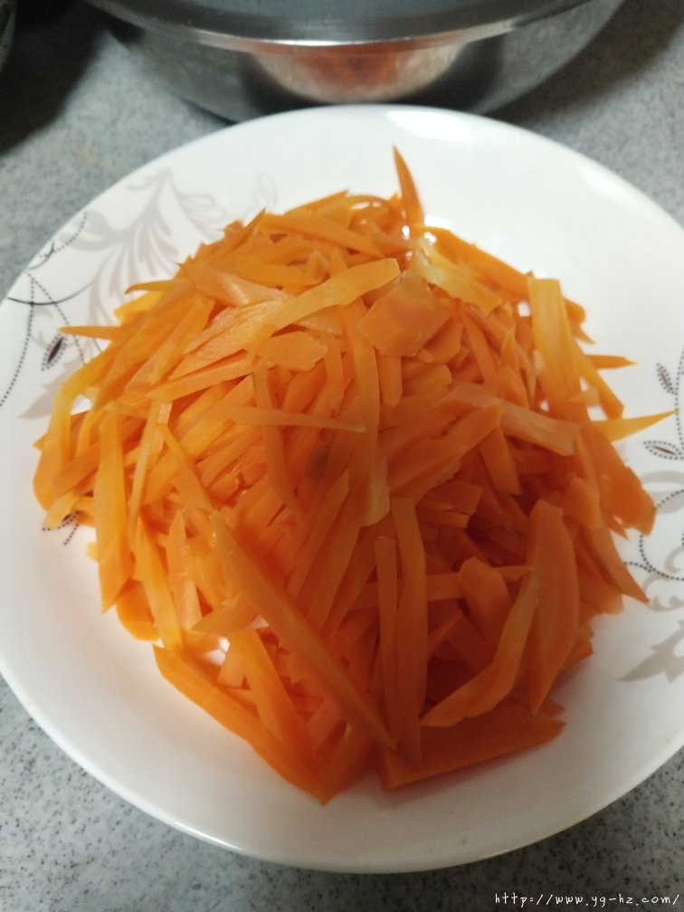 素炒土豆胡萝卜丝的做法 步骤2