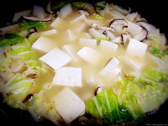 老豆腐炖白菜
香菇虾皮汤的做法 步骤5