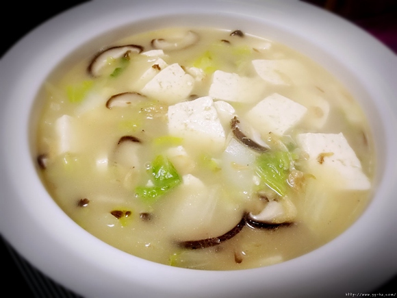 老豆腐炖白菜
香菇虾皮汤的做法 步骤6
