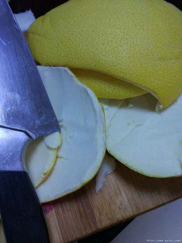 柚子皮蜜饯的做法 步骤1