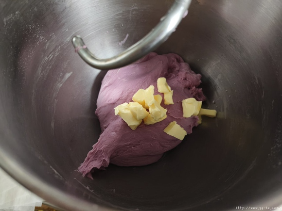 有颜值的芋泥麻薯肉松雷神包的做法 步骤3