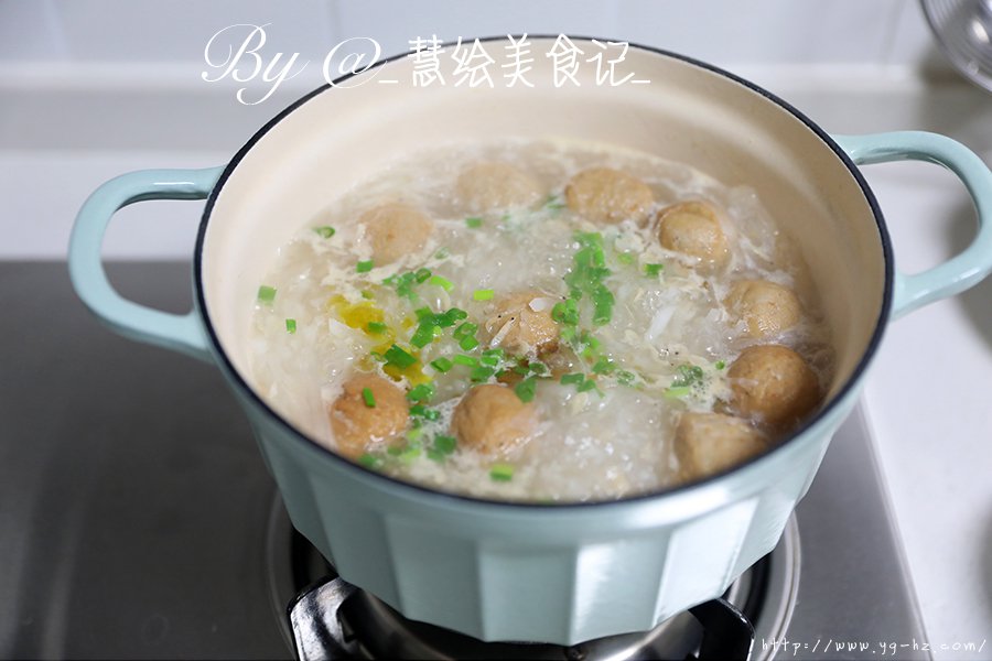 白萝卜虾皮汤——很简单又鲜美的一道适合冬天的汤~的做法 步骤7