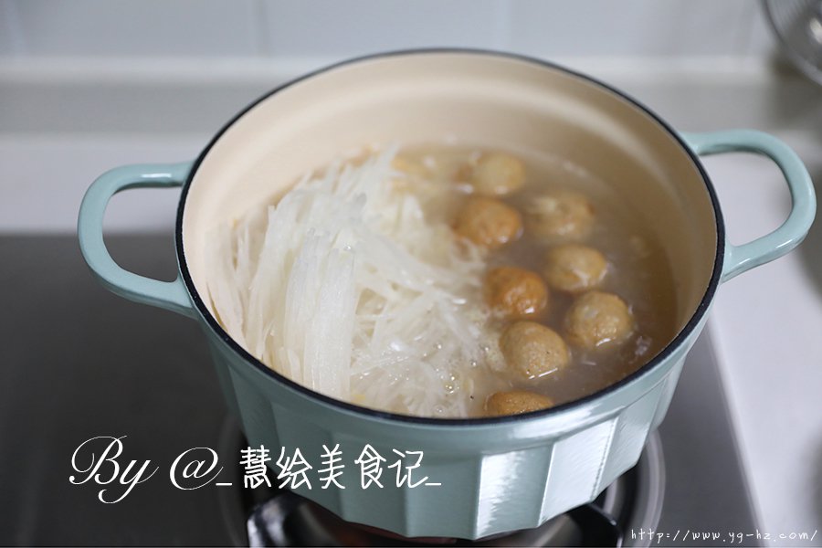 白萝卜虾皮汤——很简单又鲜美的一道适合冬天的汤~的做法 步骤4