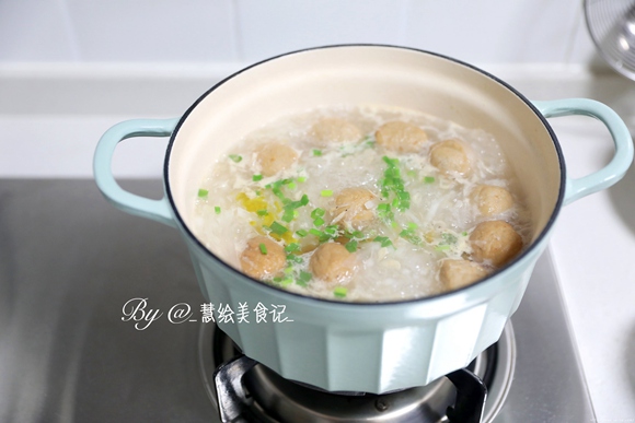 白萝卜虾皮汤——很简单又鲜美的一道适合冬天的汤~的做法