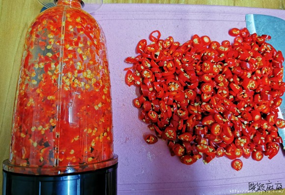 自制辣椒酱，简单易做的做法 步骤3