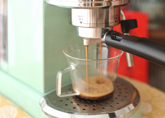 饮品自由，在家也可以做的雪顶咖啡的做法 步骤3