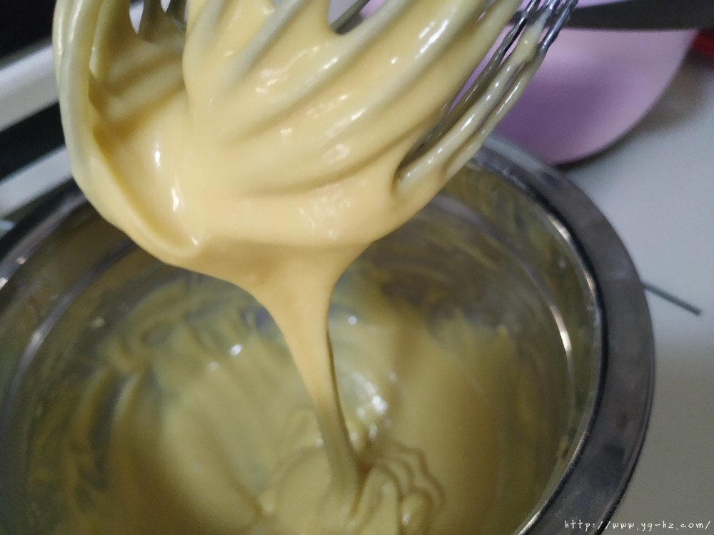 柔软细腻Q弹—酸奶&原味中空戚风蛋糕的做法 步骤3