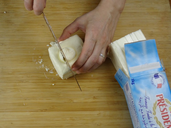不裂不缩的巴斯克（酸奶油+奶油芝士版）的做法 步骤1