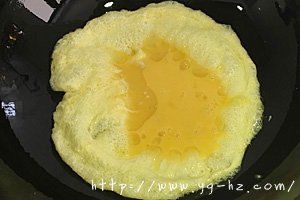 素食主义：西芹炒鸡蛋的做法 步骤5