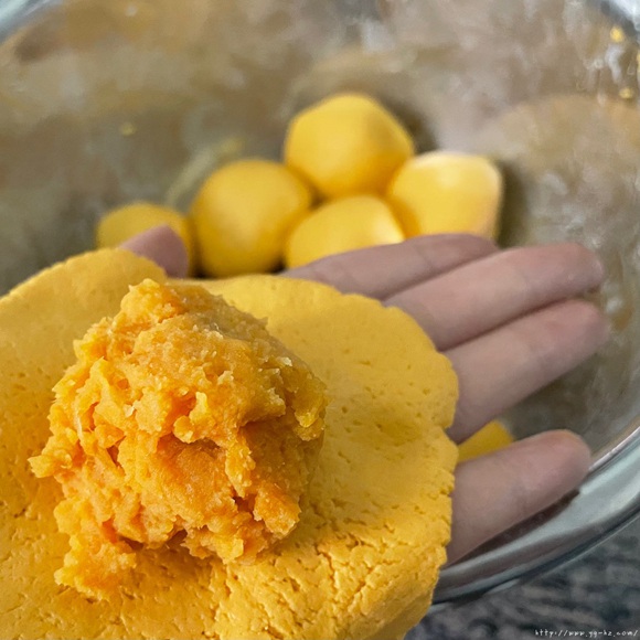 简单做出口感一绝的南瓜番薯糯米糍的做法 步骤4